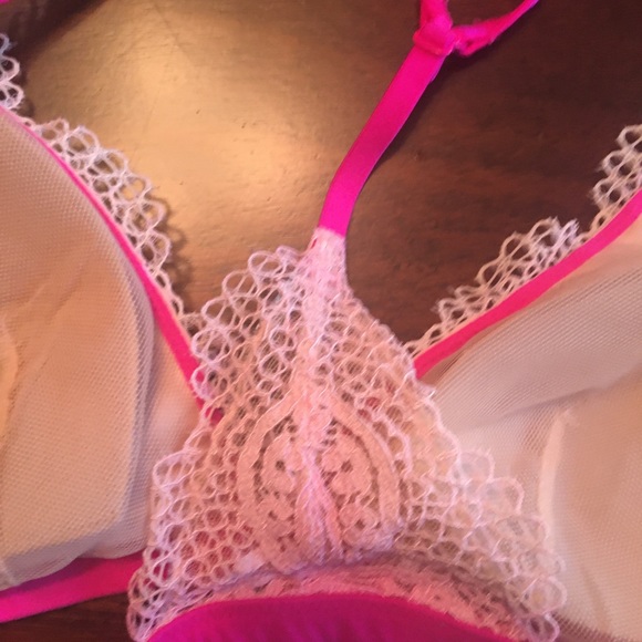Pink lace Victoria’s Secret bralette size medium - Picture 3 of 4